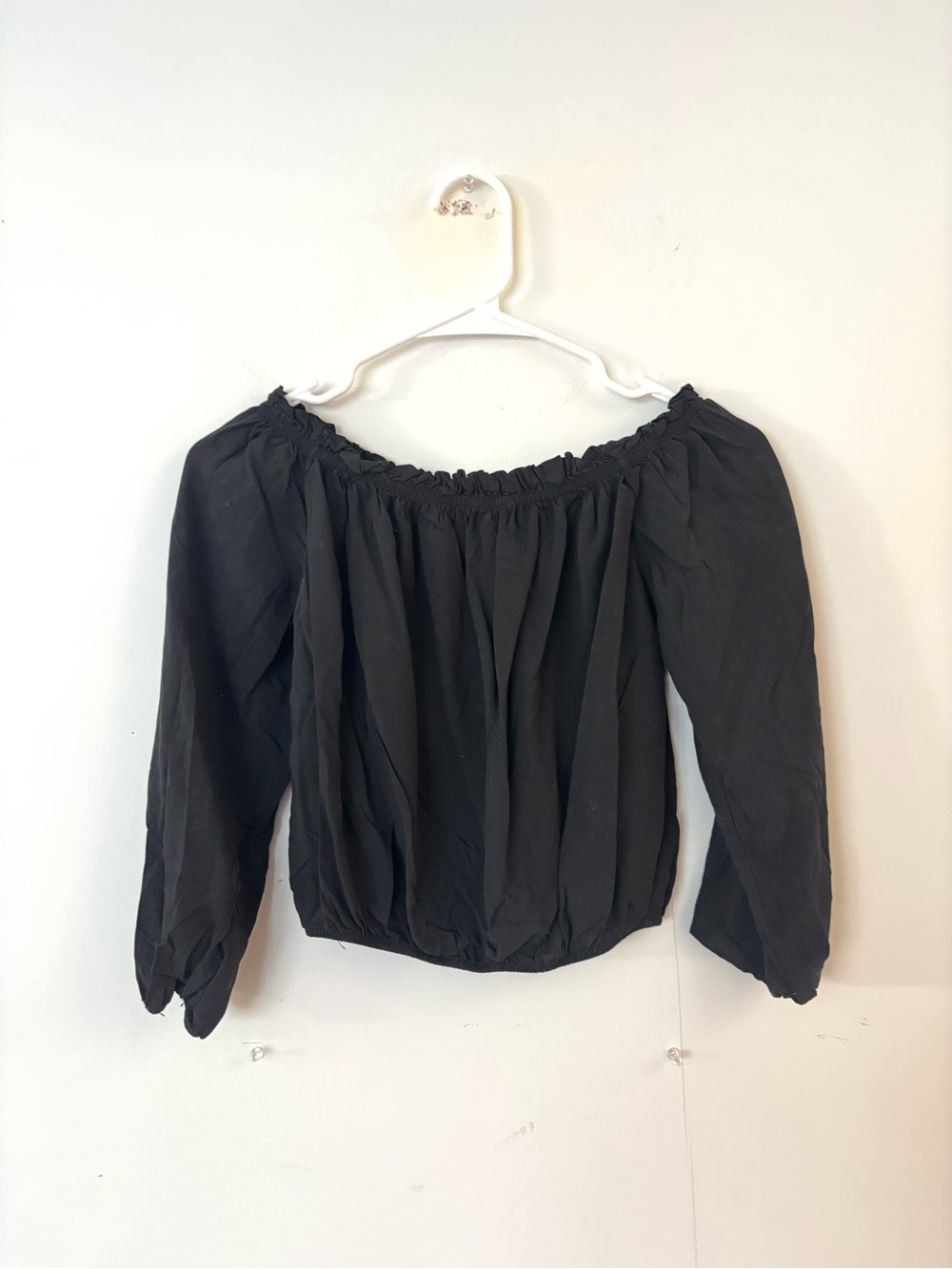 brandy melville black off the shoulder ruffle trim quarter sleeve crop blouse 🖤